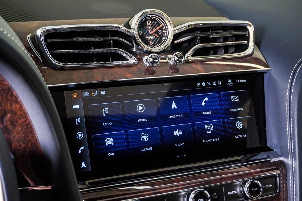 Used 2022 Bentley Bentayga AWD/4WD image 25