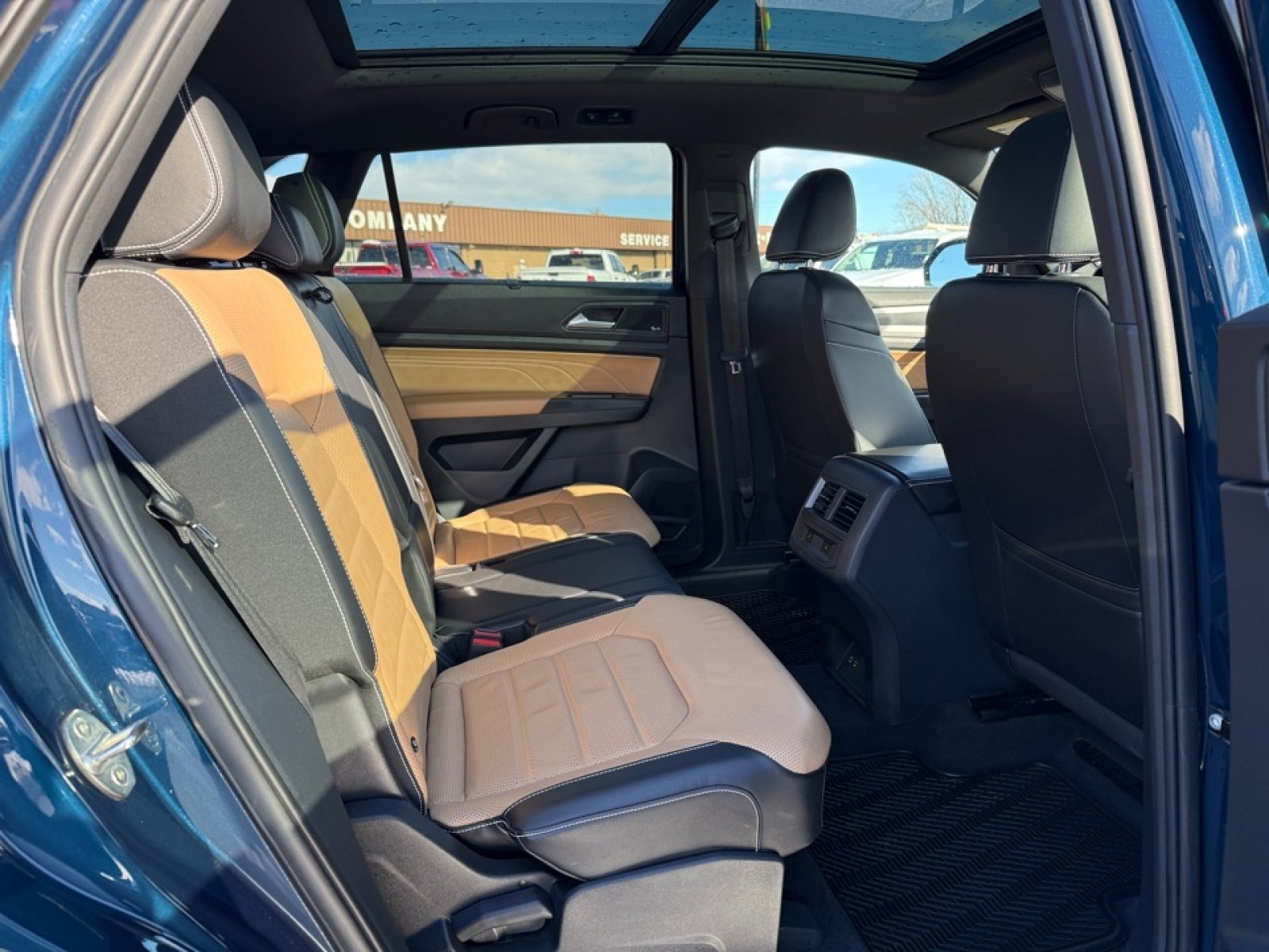 Used 2022 Volkswagen Atlas Cross Sport SEL Premium R-Line image 15