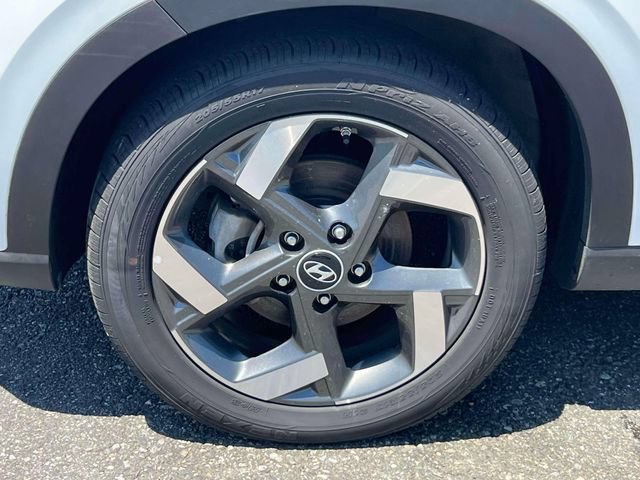 Used 2025 Hyundai Venue Limited FWD image 11