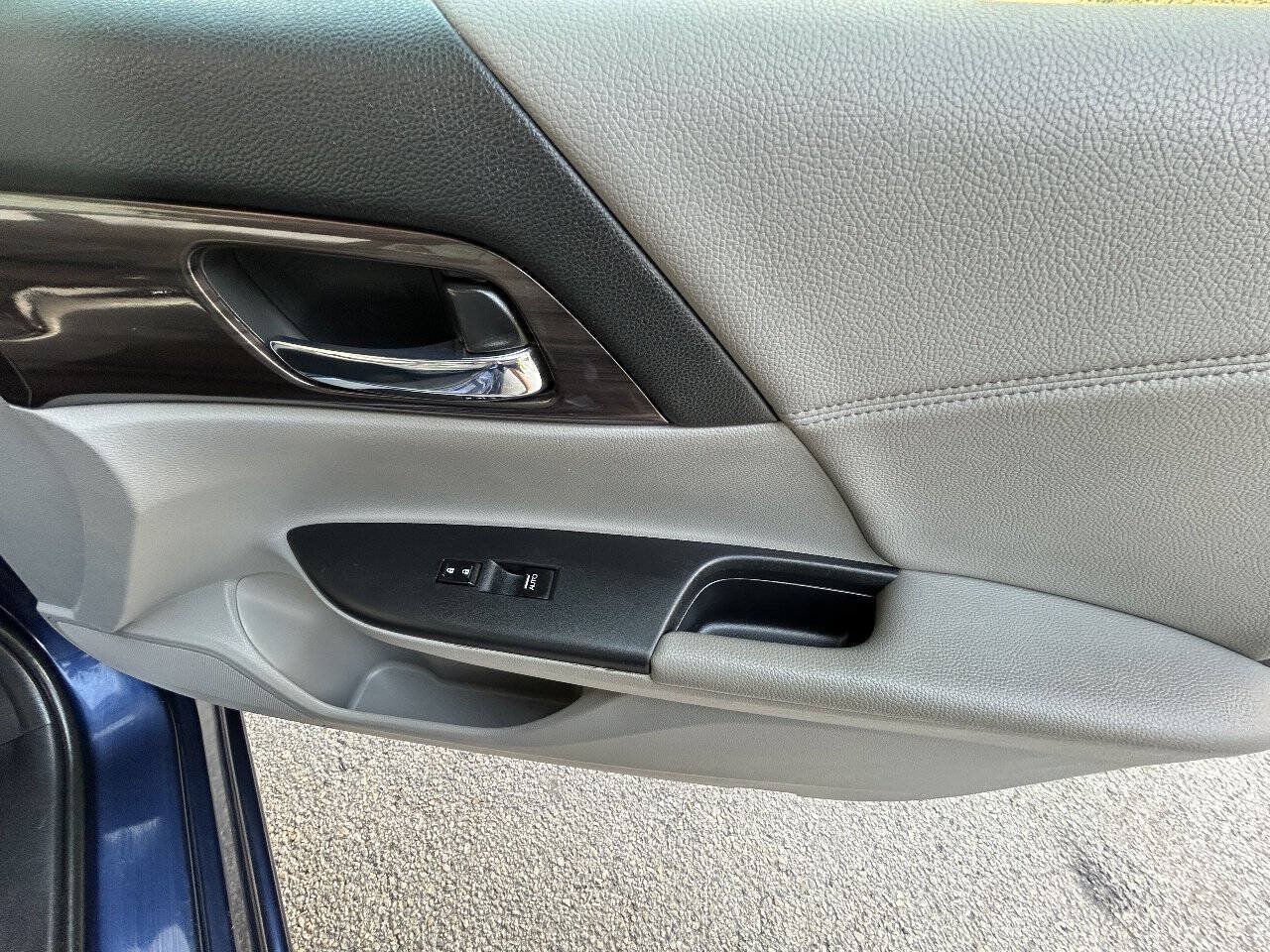 Used 2017 Honda Accord EX-L image 23