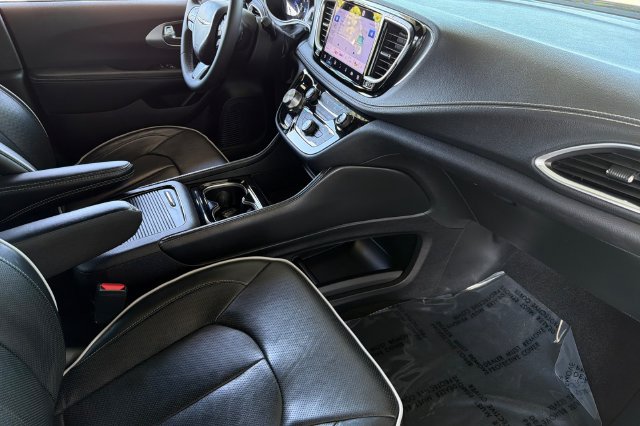 Used 2026 Chrysler Pacifica Limited w/ S Appearance Package FWD image 19