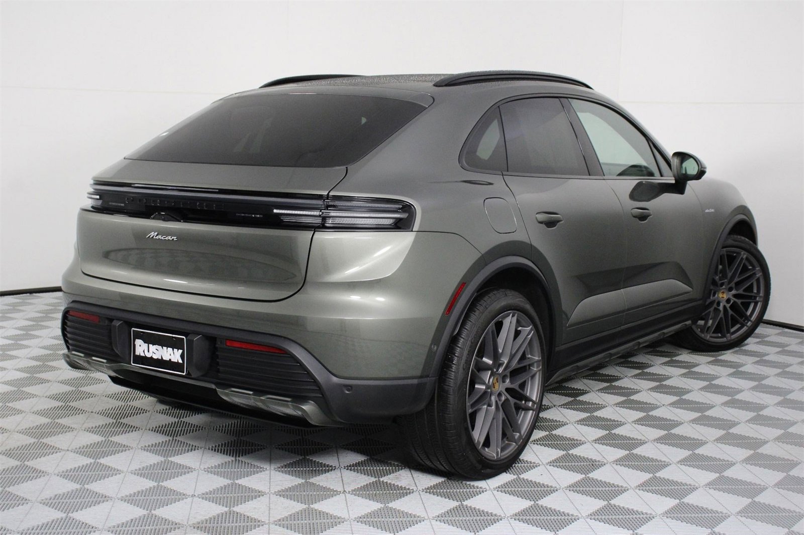 Used 2025 Porsche Macan Electric image 7