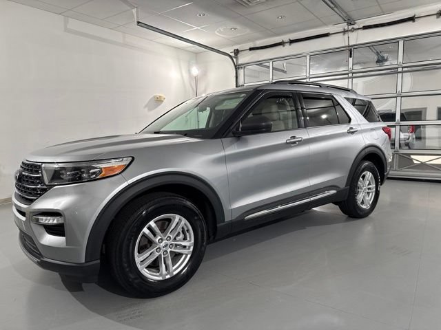 Used 2022 Ford Explorer XLT w/ Equipment Group 202A AWD/4WD image 4