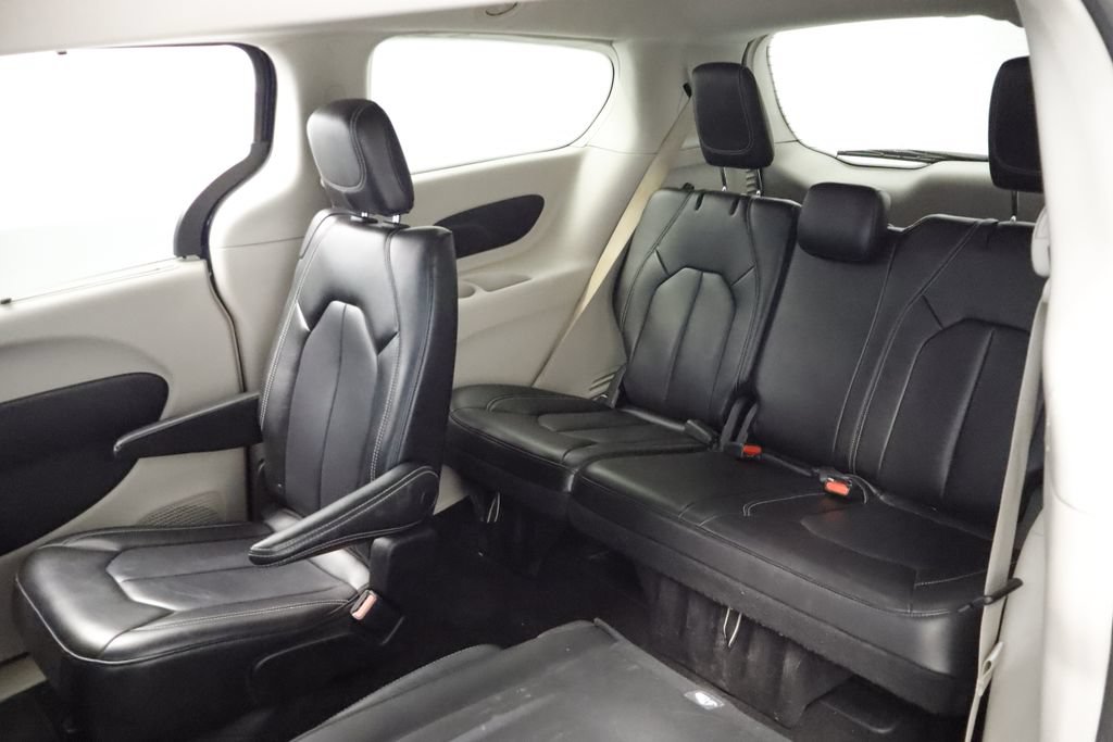 Certified 2023 Chrysler Pacifica Touring-L FWD image 14