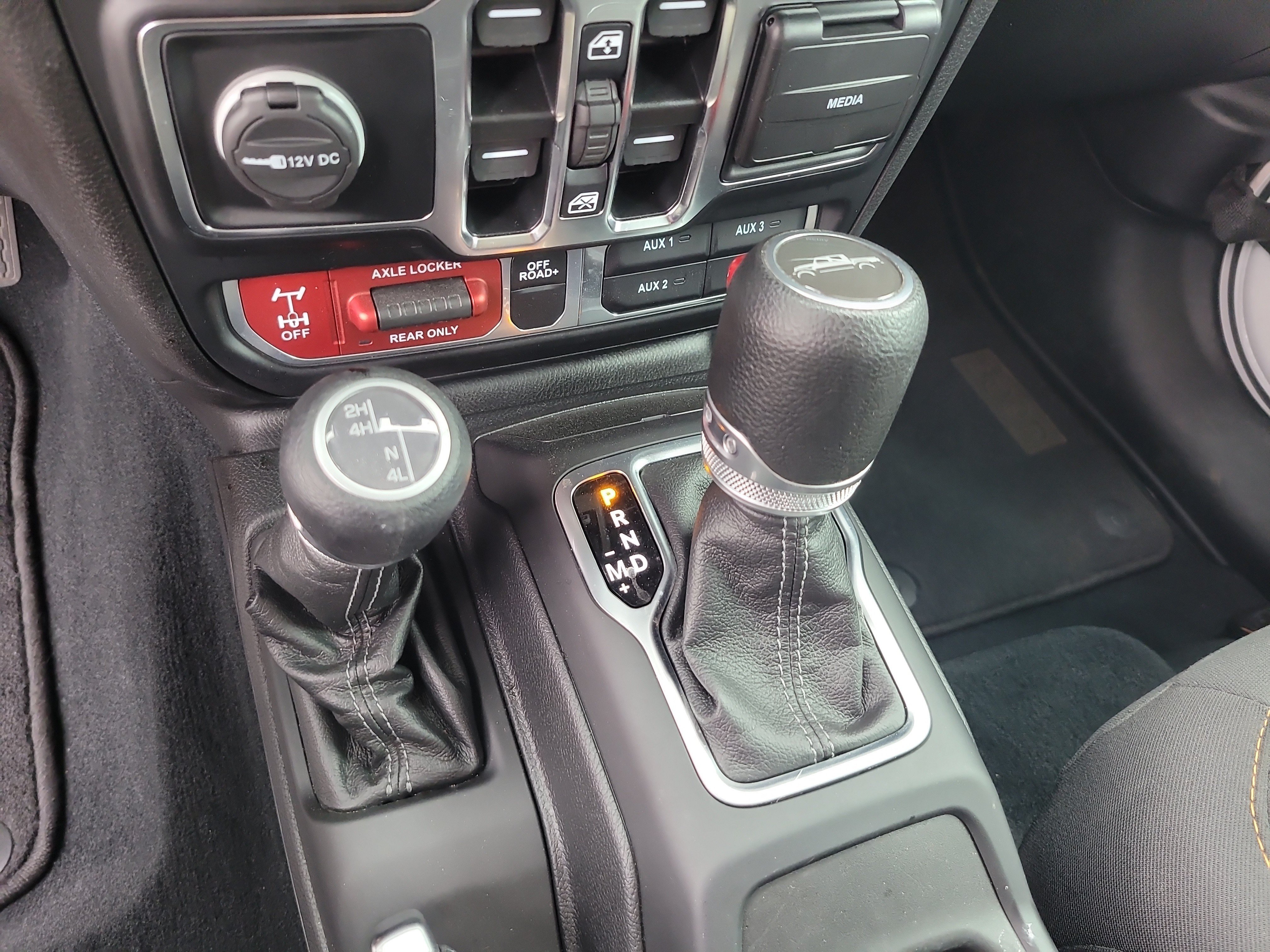 Used 2024 Jeep Gladiator Mojave AWD/4WD image 25