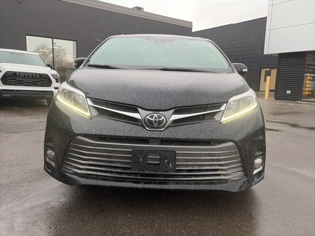 Used 2019 Toyota Sienna Limited image 6