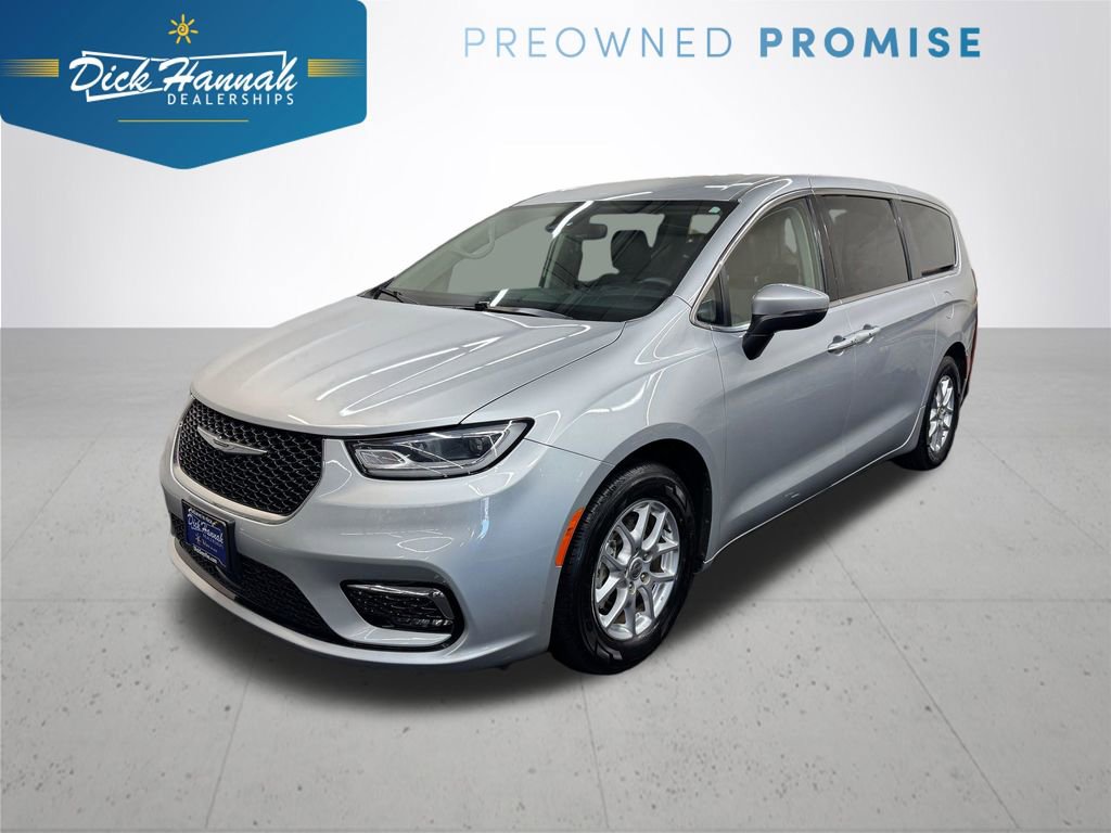 Used 2023 Chrysler Pacifica Touring-L image 1