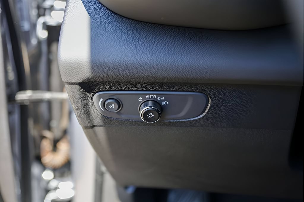 Used 2022 Buick Envision Essence w/ Sport Touring Package FWD image 17