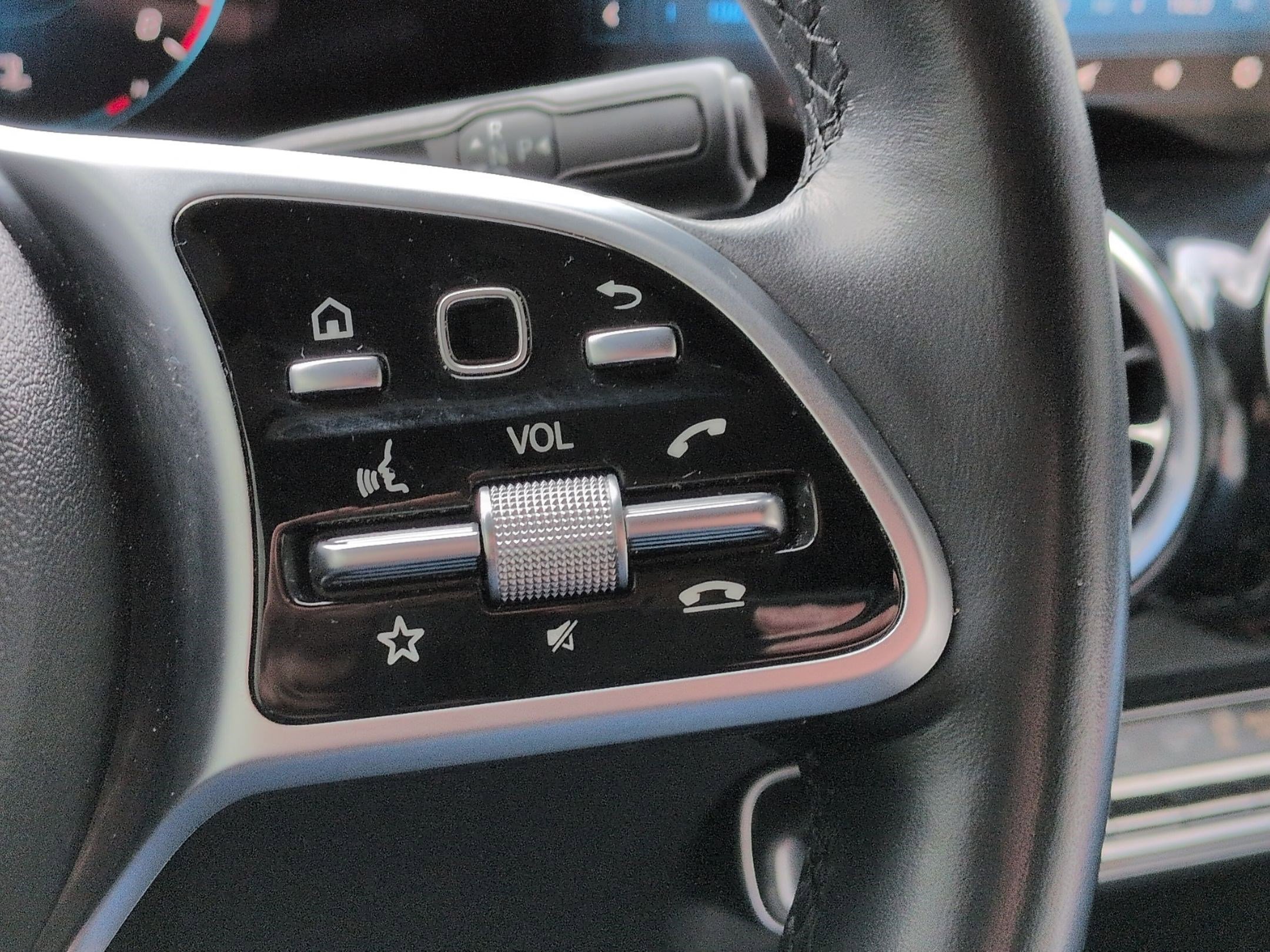 Certified 2023 Mercedes-Benz GLB 250 4MATIC w/ Premium Package image 17