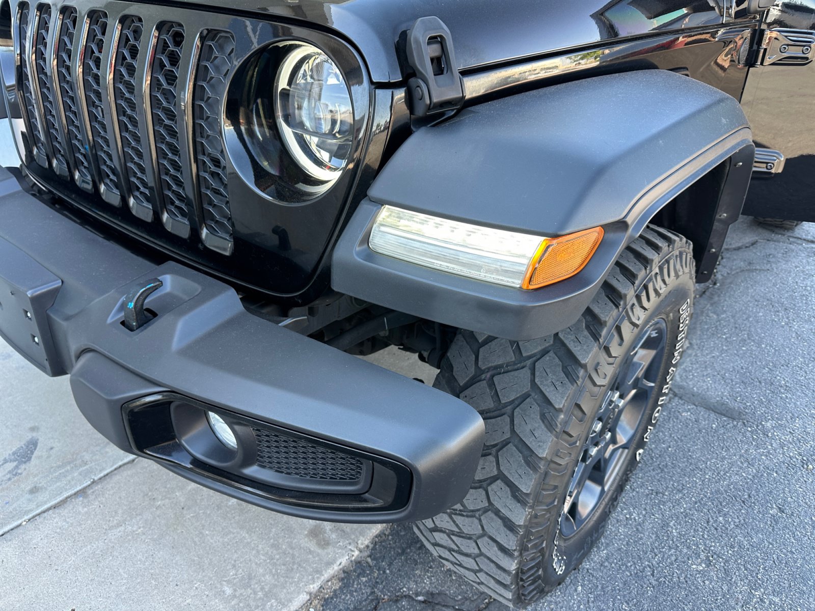Used 2023 Jeep Wrangler Unlimited w/ 8.4" Radio Group AWD/4WD image 9
