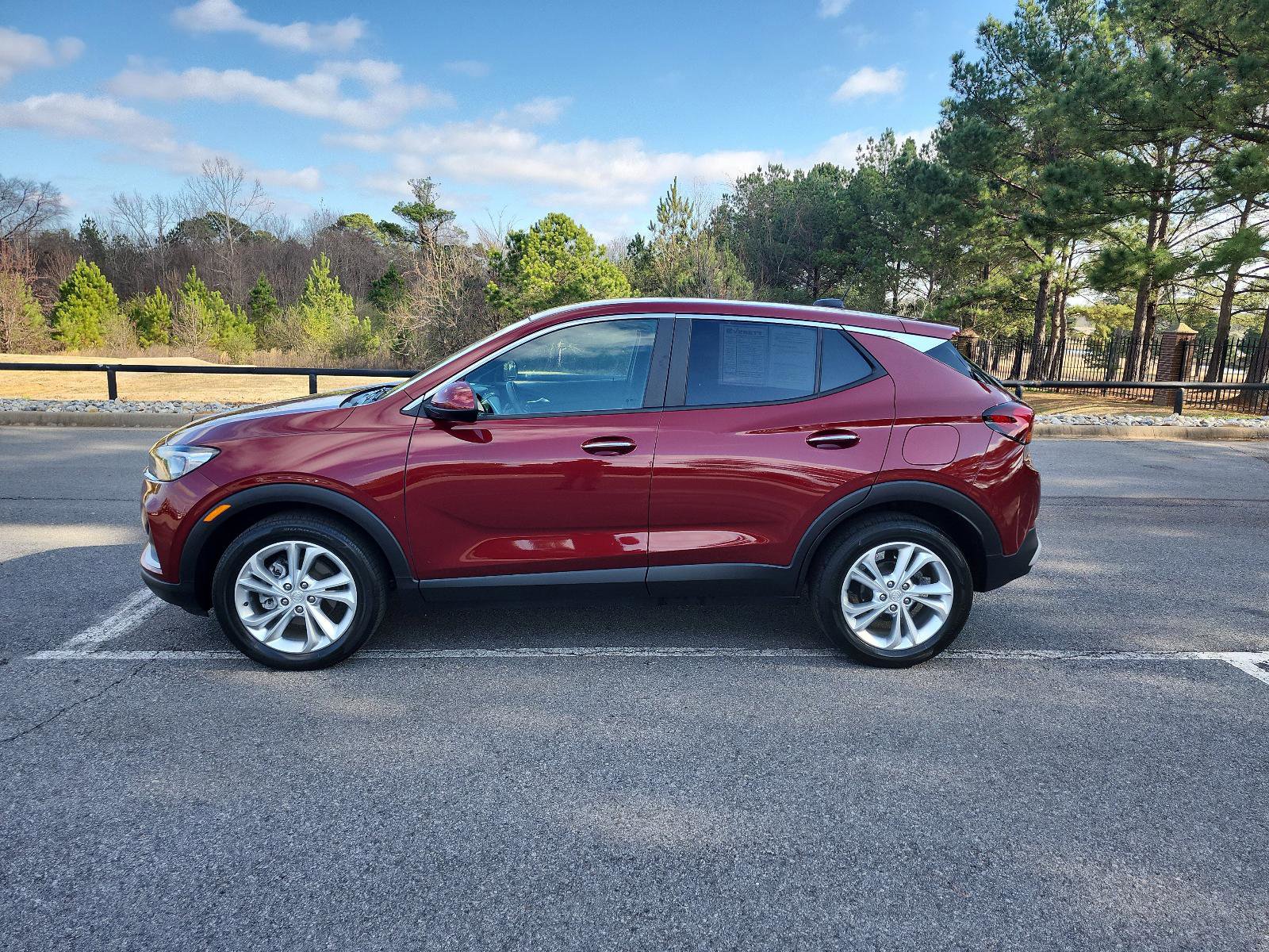 Used 2023 Buick Encore GX Preferred image 2