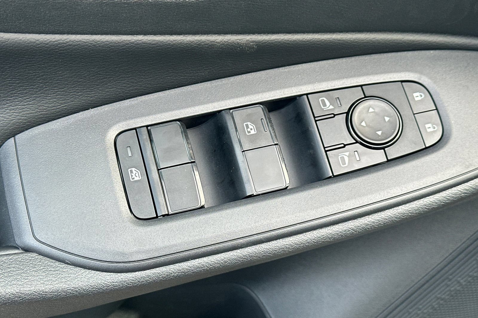 New 2026 Nissan Sentra SV w/ SV Convenience Package FWD image 13