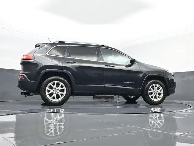 Used 2016 Jeep Cherokee Latitude w/ Cold Weather Group AWD/4WD image 24