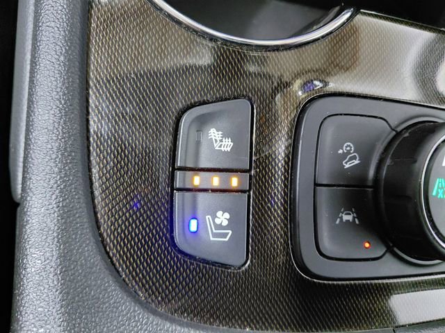 Certified 2022 GMC Acadia AT4 w/ Technology Package AWD/4WD image 5