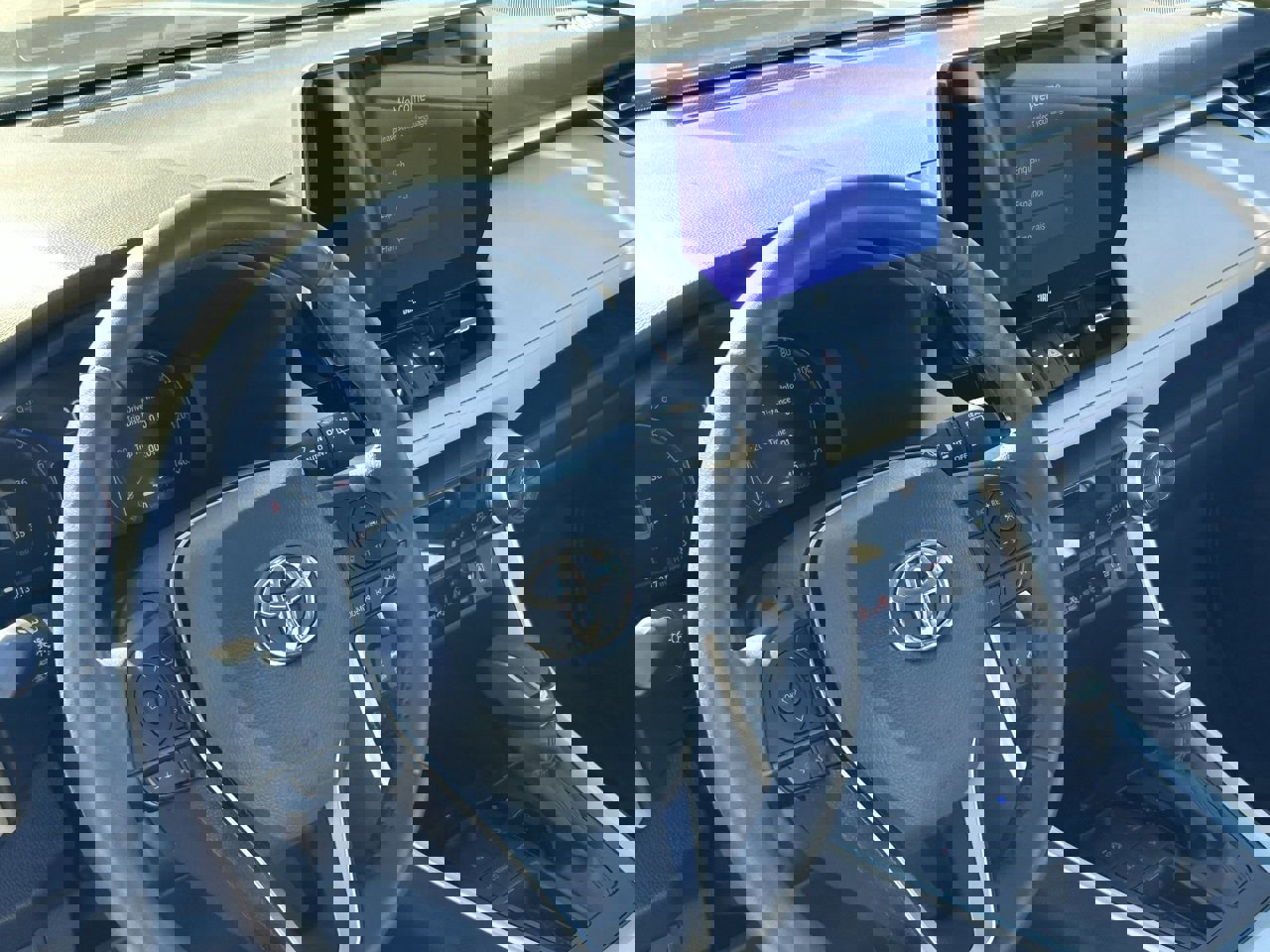 Used 2025 Toyota RAV4 Limited image 9