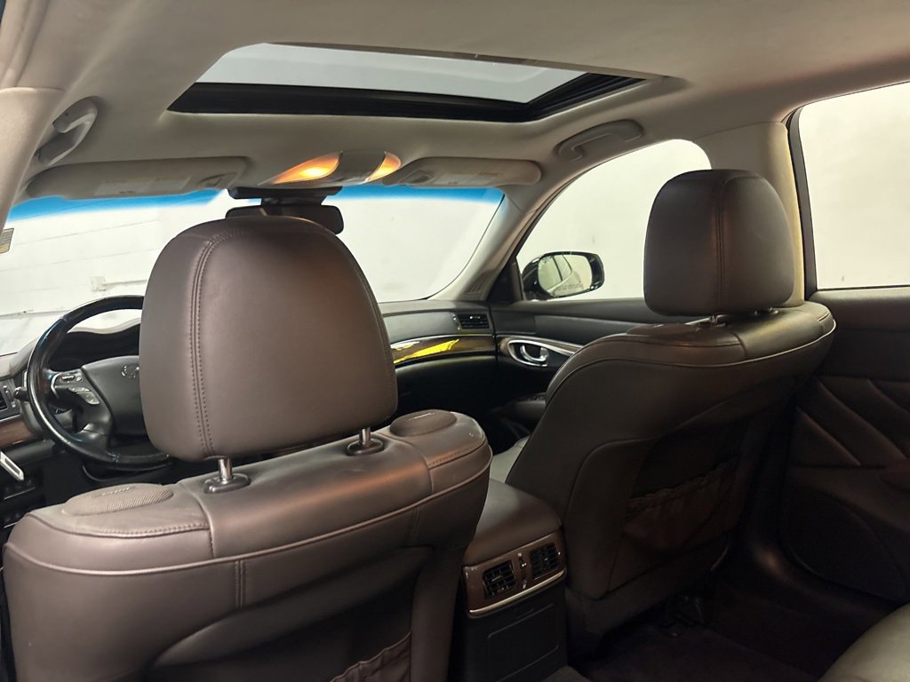 Used 2016 INFINITI Q70 L 3.7 w/ Deluxe Touring Package image 11