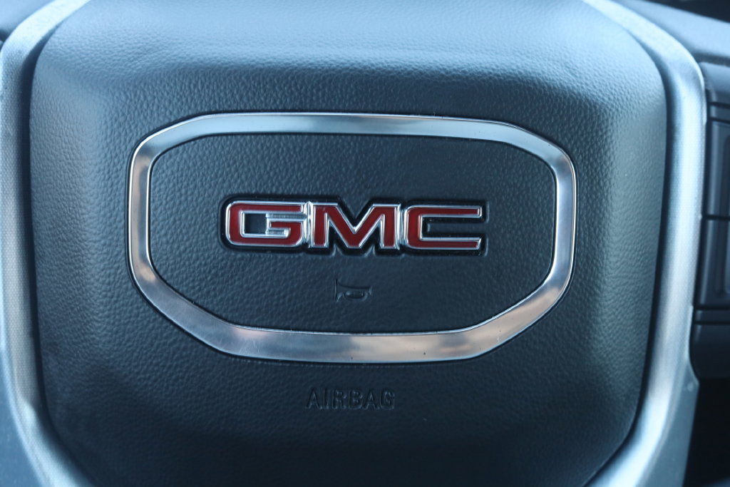 Used 2022 GMC Sierra 1500 Elevation w/ X31 Off-Road Package AWD/4WD image 9