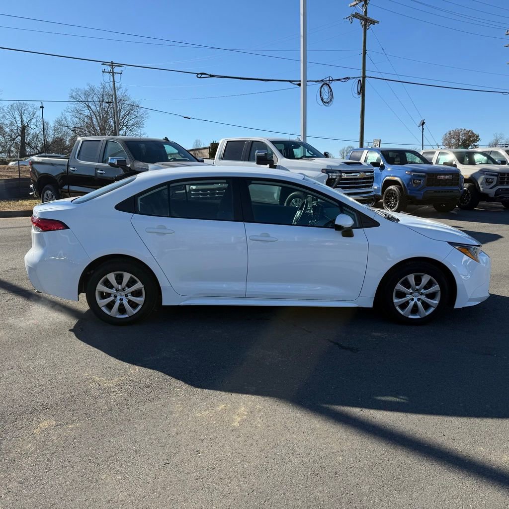 Used 2025 Toyota Corolla LE image 6