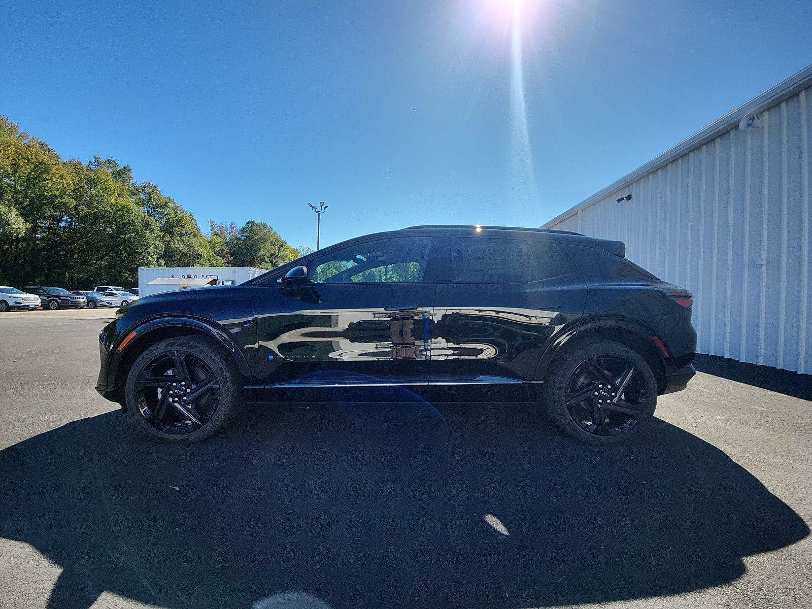 New 2025 Chevrolet Equinox EV RS AWD/4WD image 2