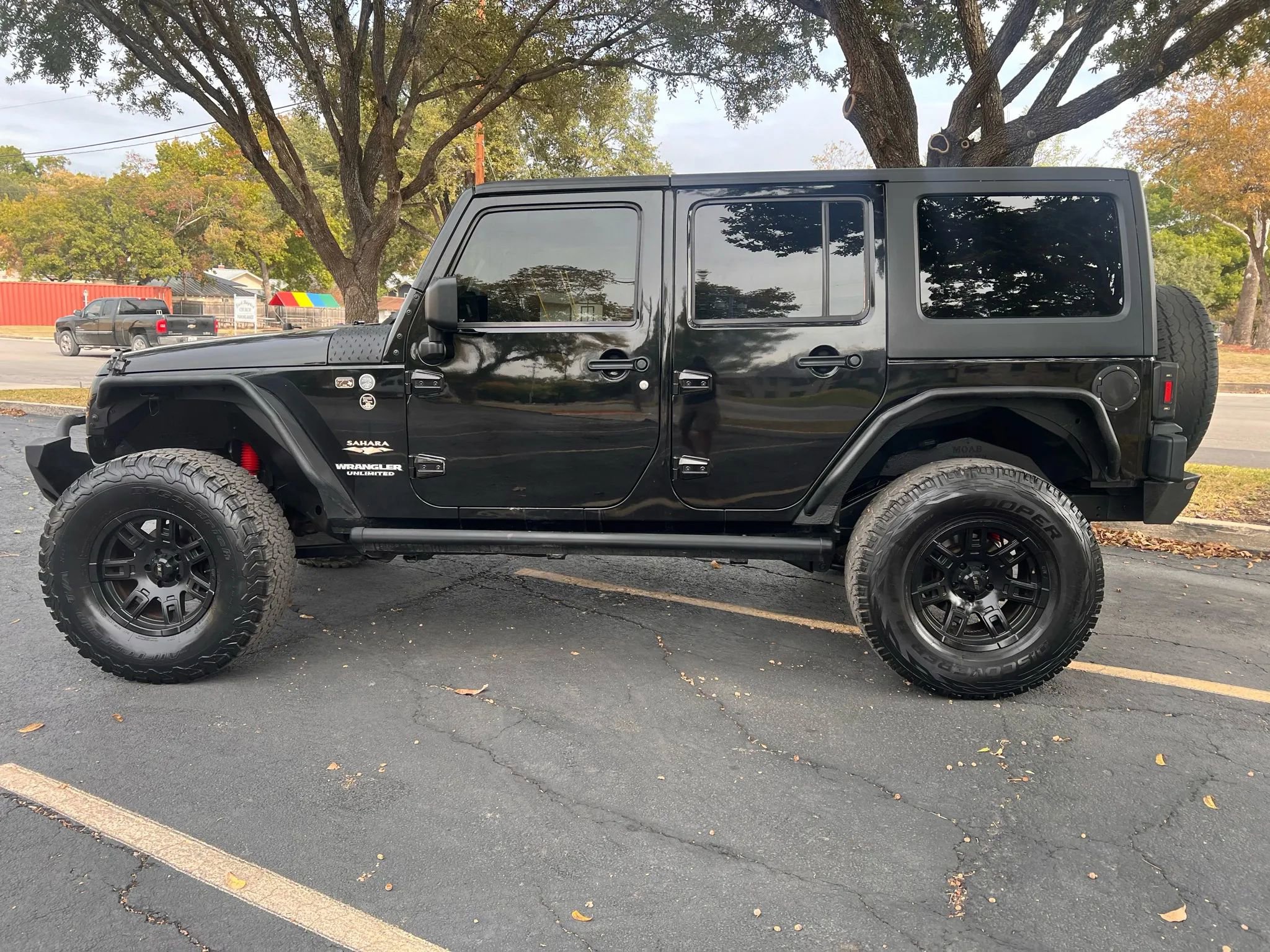 Used 2011 Jeep Wrangler Unlimited Sahara w/ Dual Top Group image 8