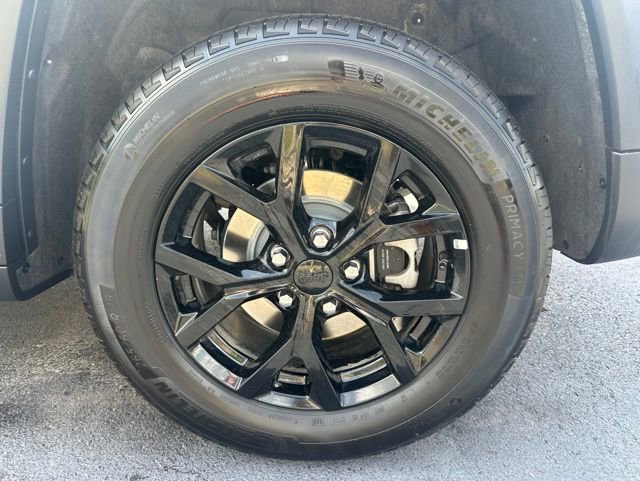 Used 2025 Jeep Grand Cherokee Altitude AWD/4WD image 38