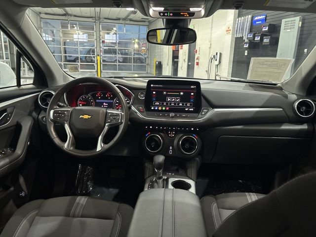 Used 2025 Chevrolet Blazer LT w/ Convenience Package image 32