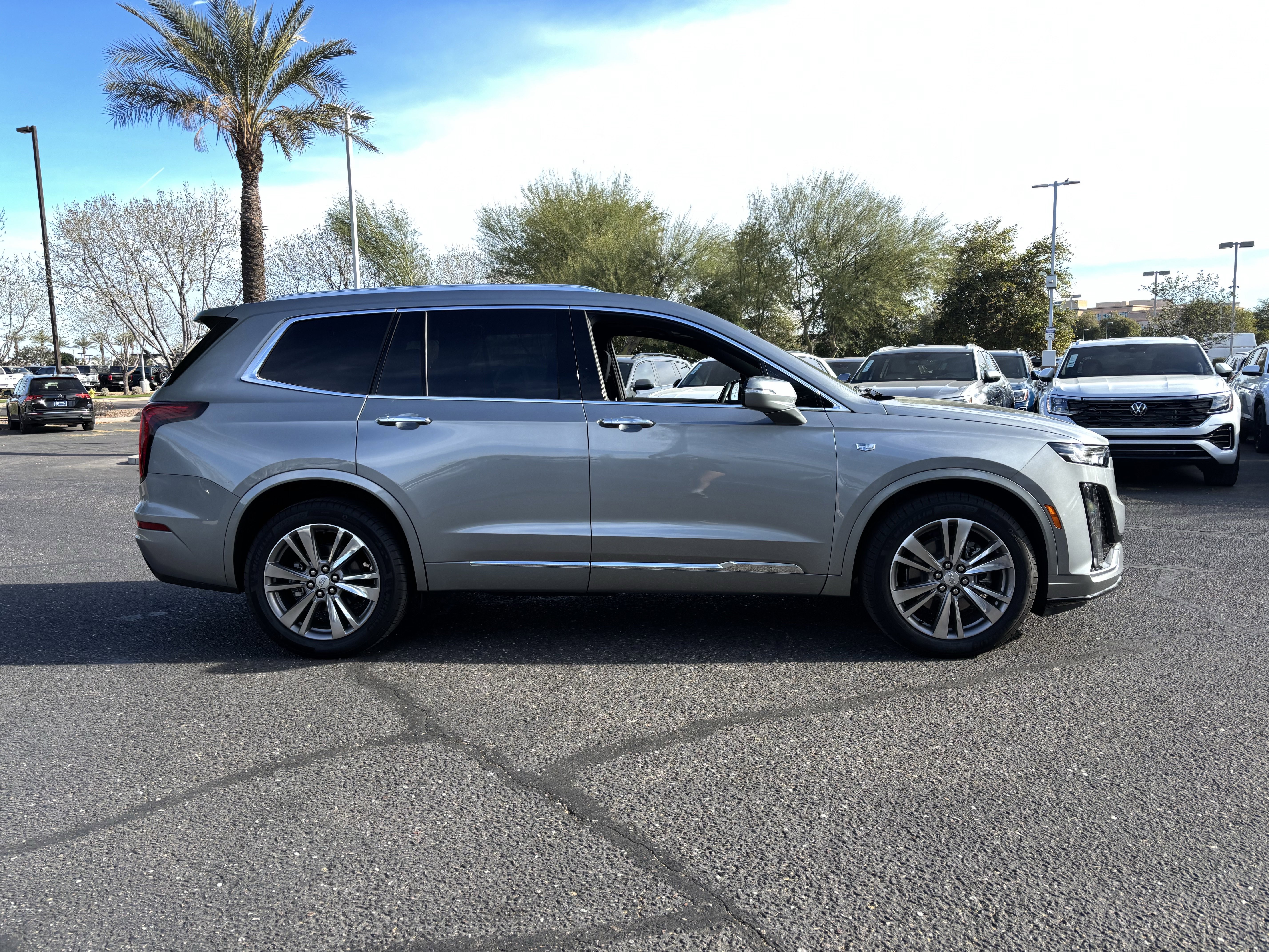 Used 2025 Cadillac XT6 Premium Luxury image 5