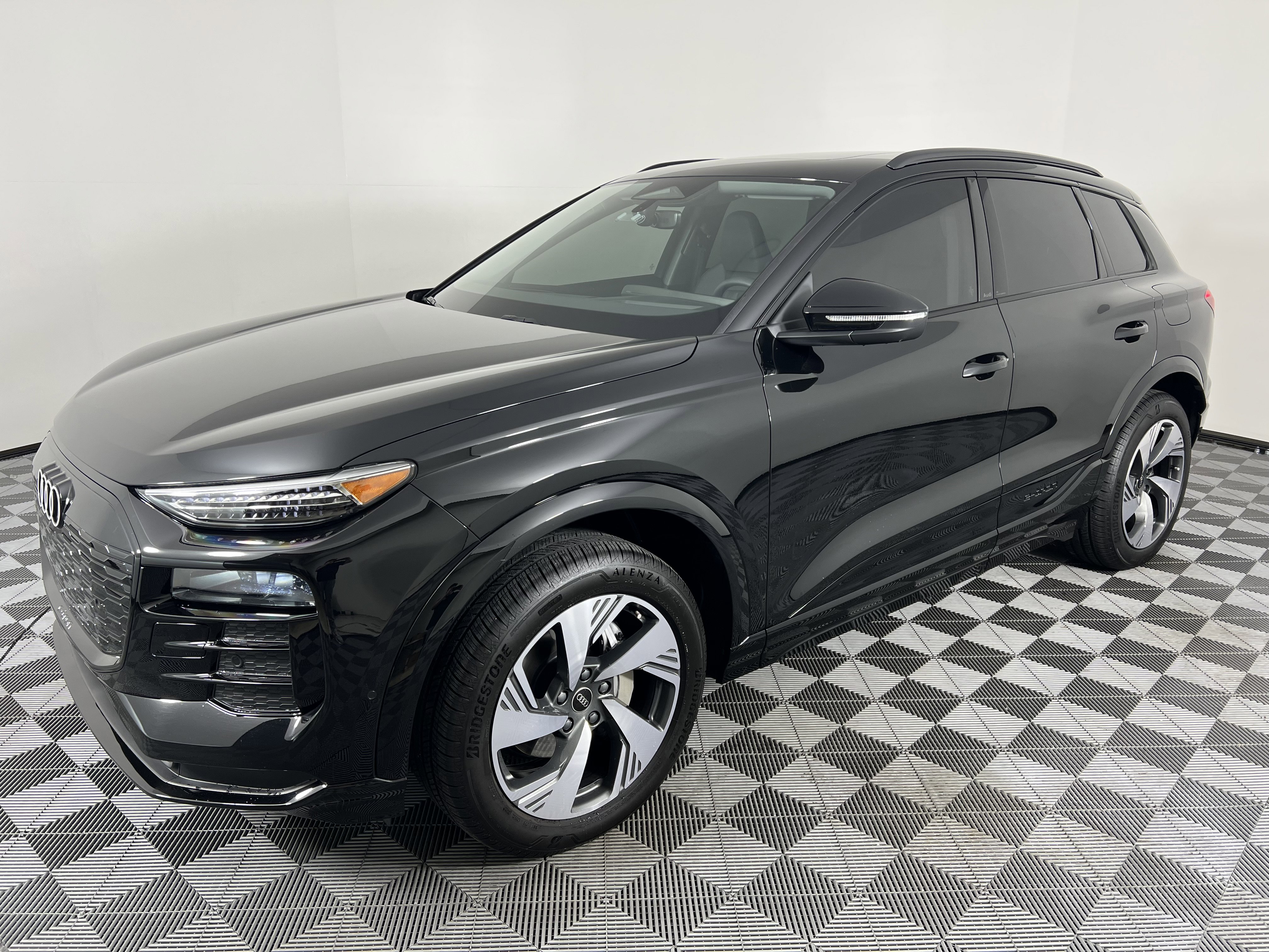 Used 2025 Audi Q6 e-tron Premium Plus AWD/4WD image 8