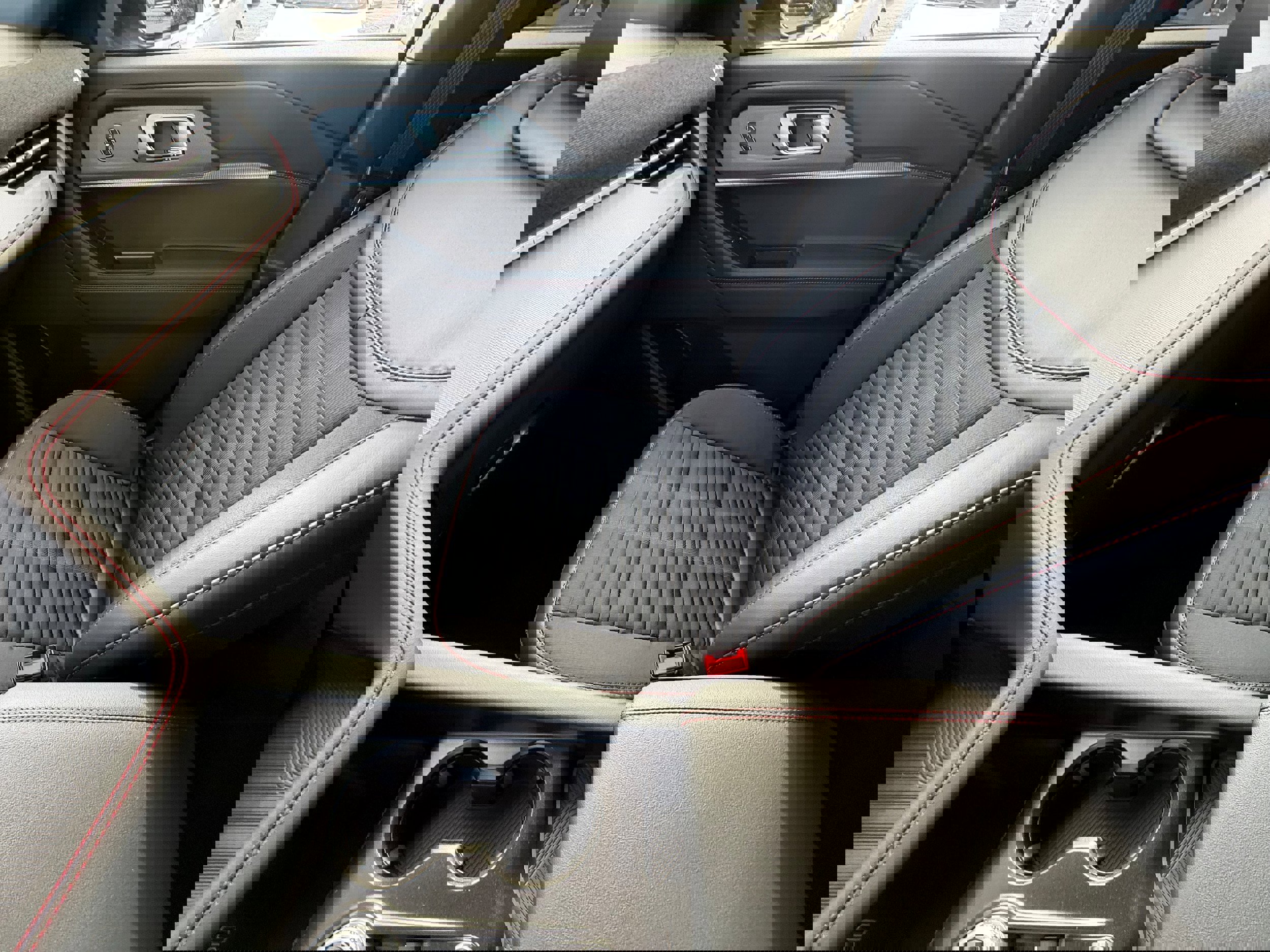 New 2026 Ford Explorer ST-Line w/ ST-Line Street Pack image 26