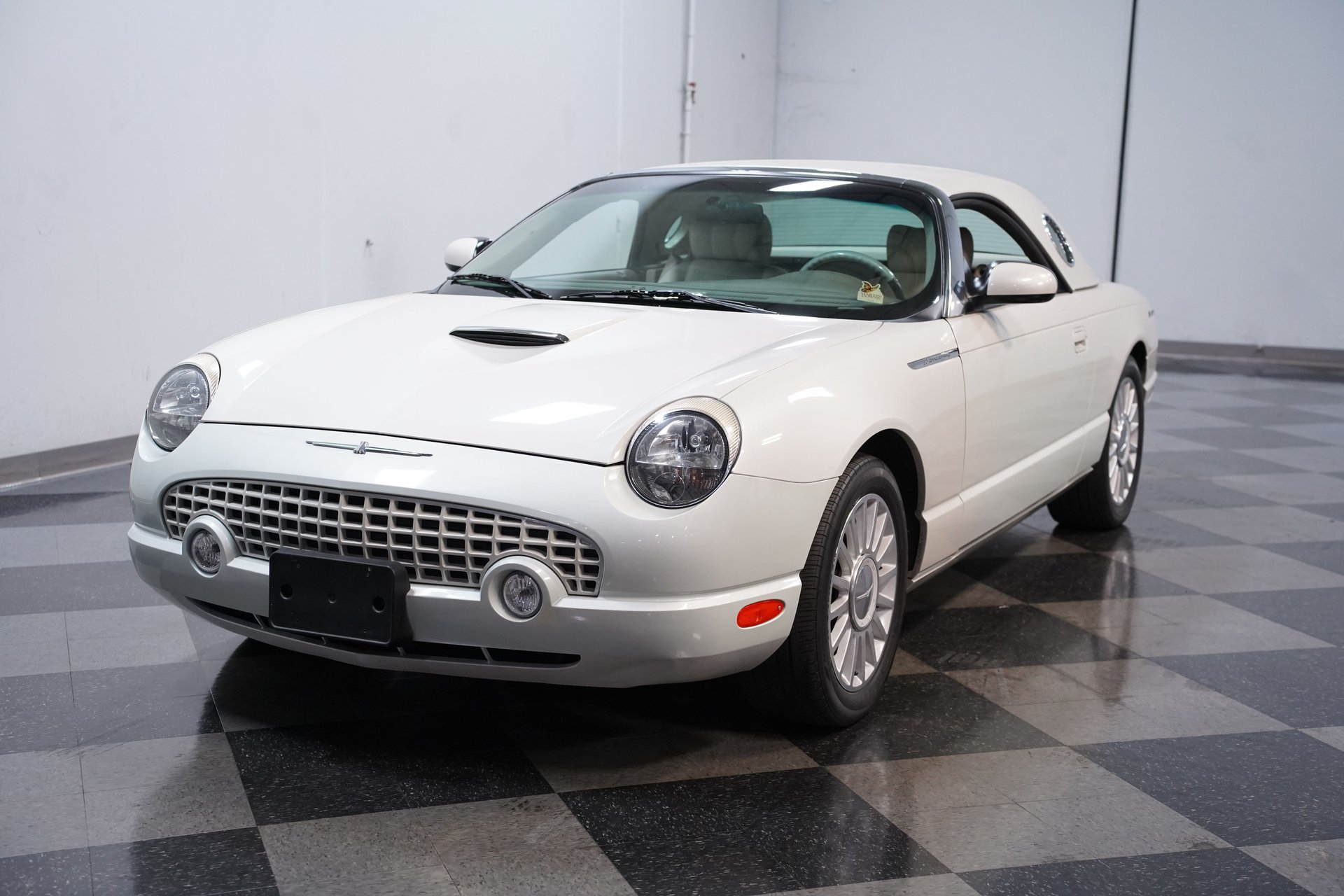 Used 2005 Ford Thunderbird 50th Anniversary RWD image 17