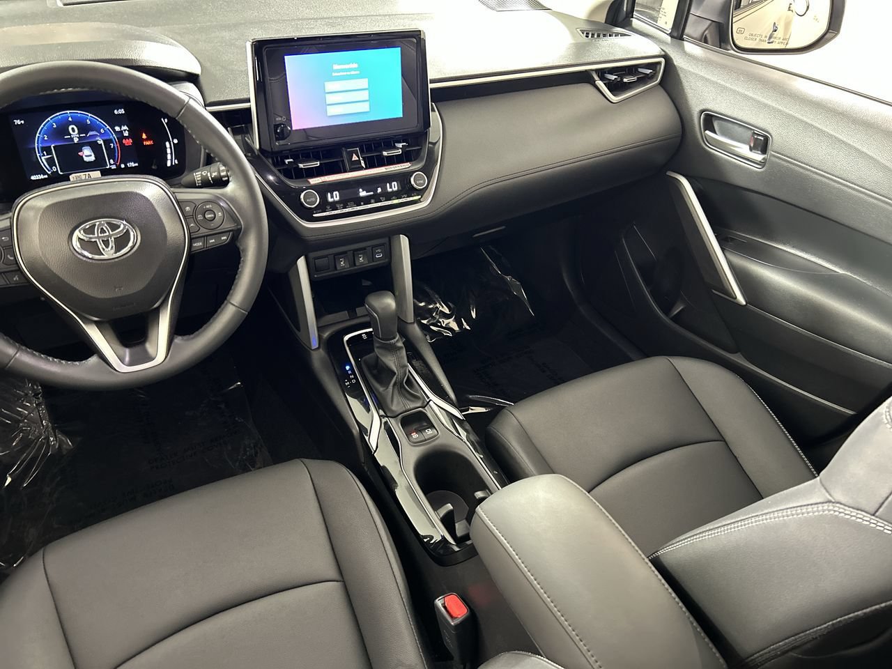 Used 2025 Toyota Corolla Cross XLE w/ Convenience Package FWD image 24