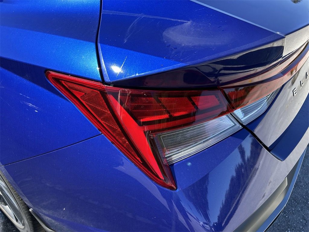 New 2025 Hyundai Elantra Limited image 16