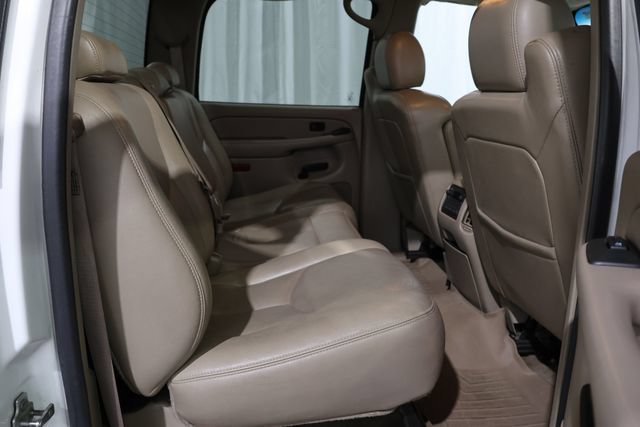 Used 2004 Chevrolet Silverado 2500 LT w/ Heavy-Duty Power Package AWD/4WD image 14
