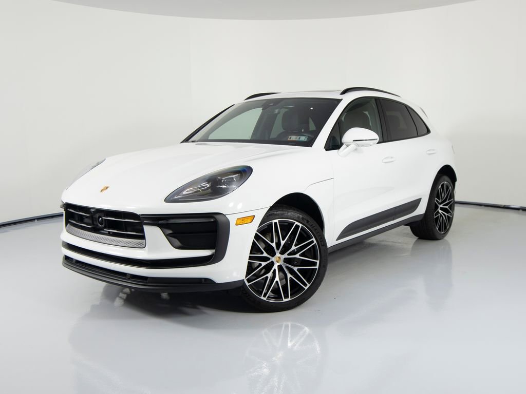 Certified 2026 Porsche Macan AWD/4WD image 6