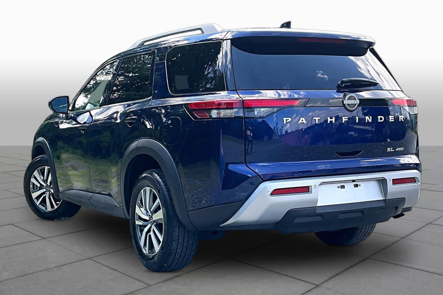 Used 2025 Nissan Pathfinder SL AWD/4WD image 12