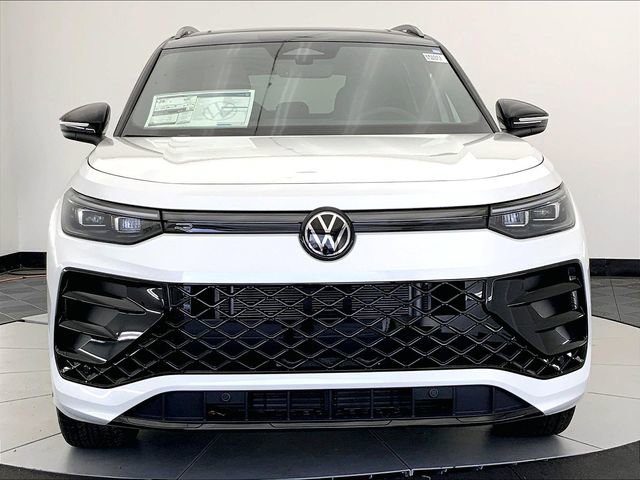 New 2026 Volkswagen Tiguan SE R-Line image 3