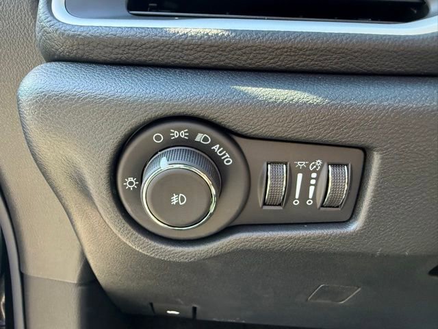 New 2026 Chrysler Pacifica Select image 13