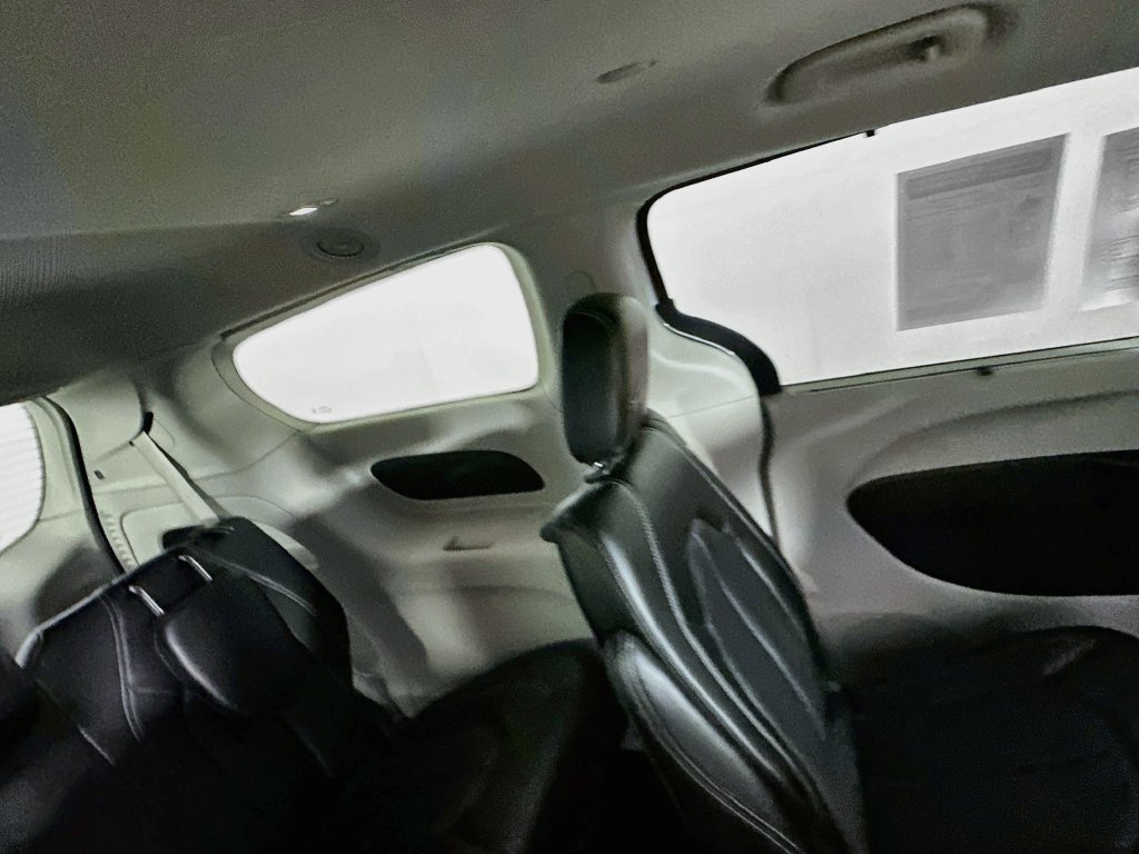 Certified 2023 Chrysler Pacifica Touring-L FWD image 37