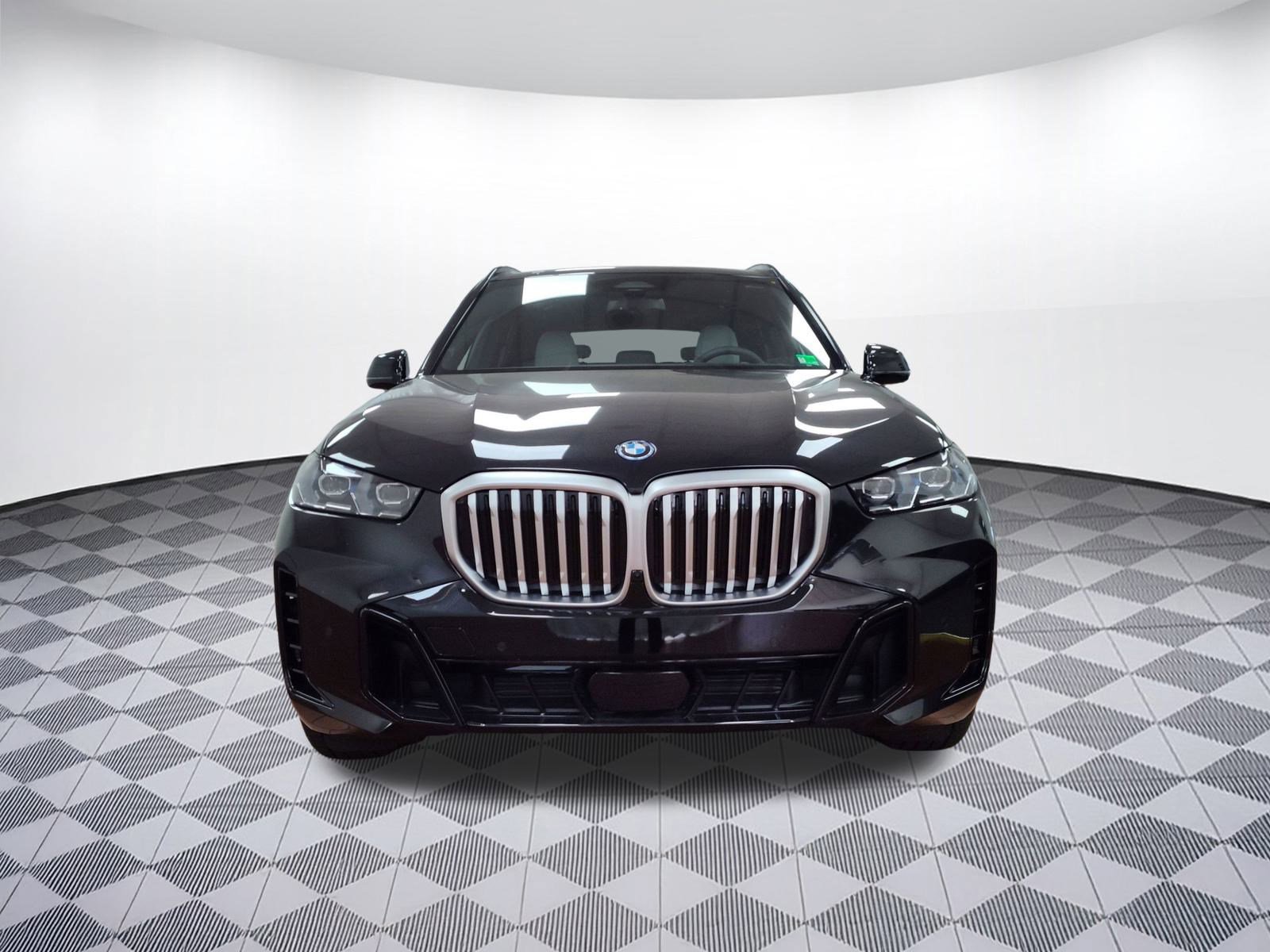 Used 2026 BMW X5 xDrive50e w/ M Sport Package image 6