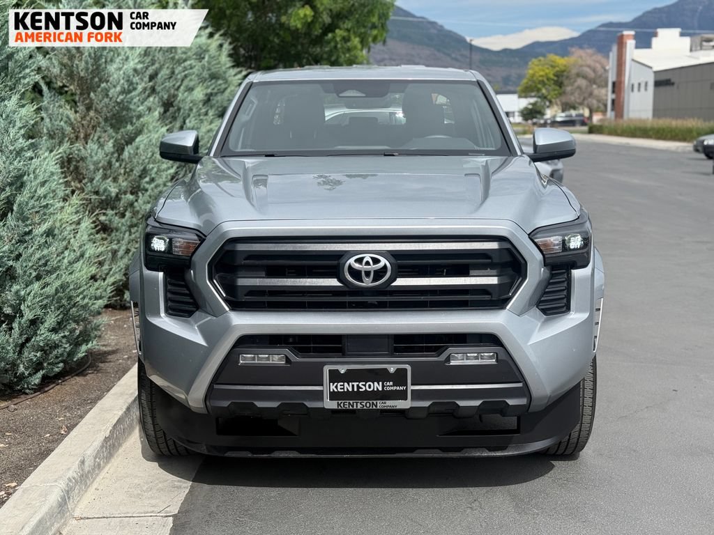 Used 2025 Toyota Tacoma SR5 AWD/4WD image 2