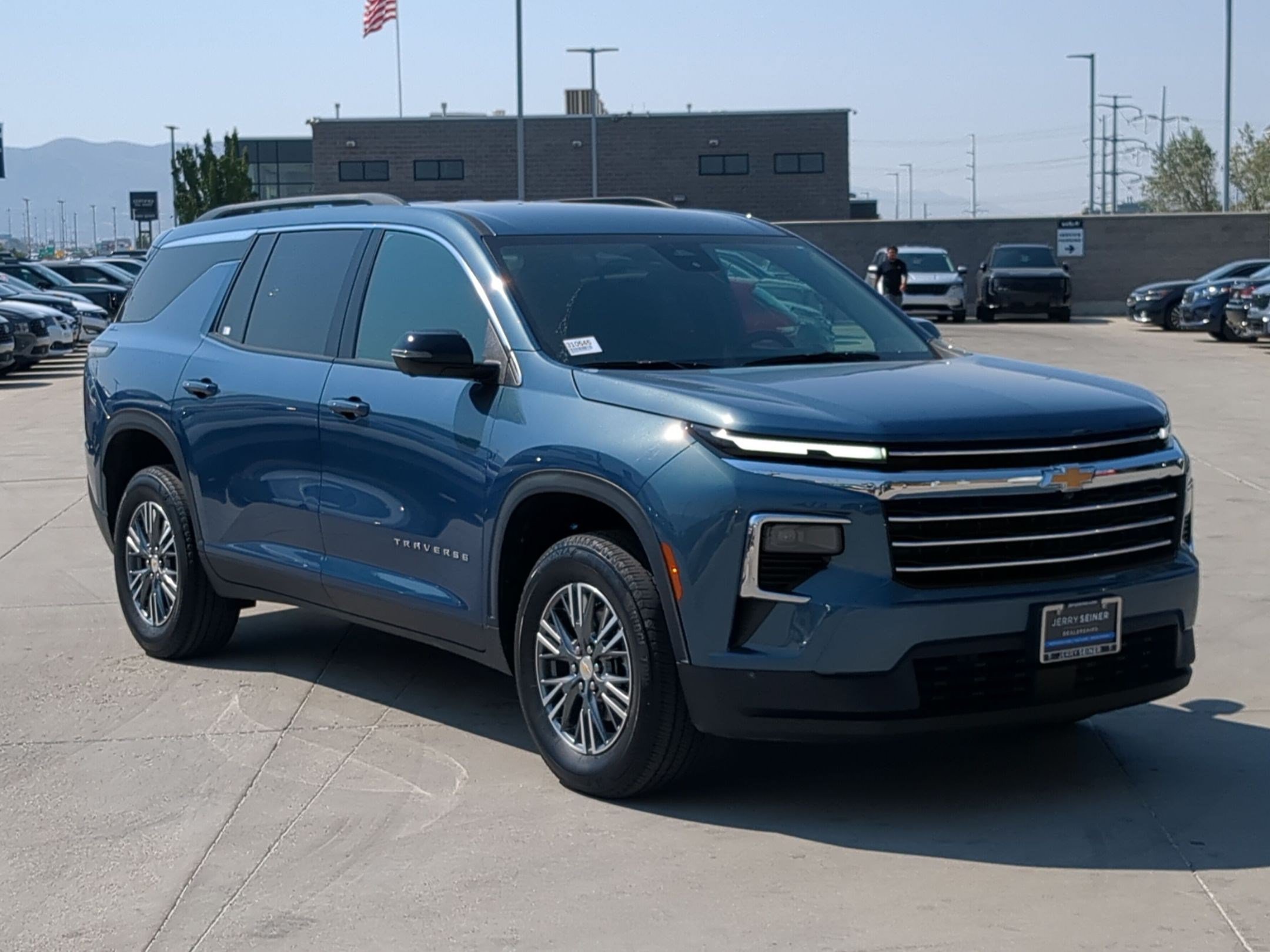 Used 2024 Chevrolet Traverse LT w/ Trailering Package FWD image 8