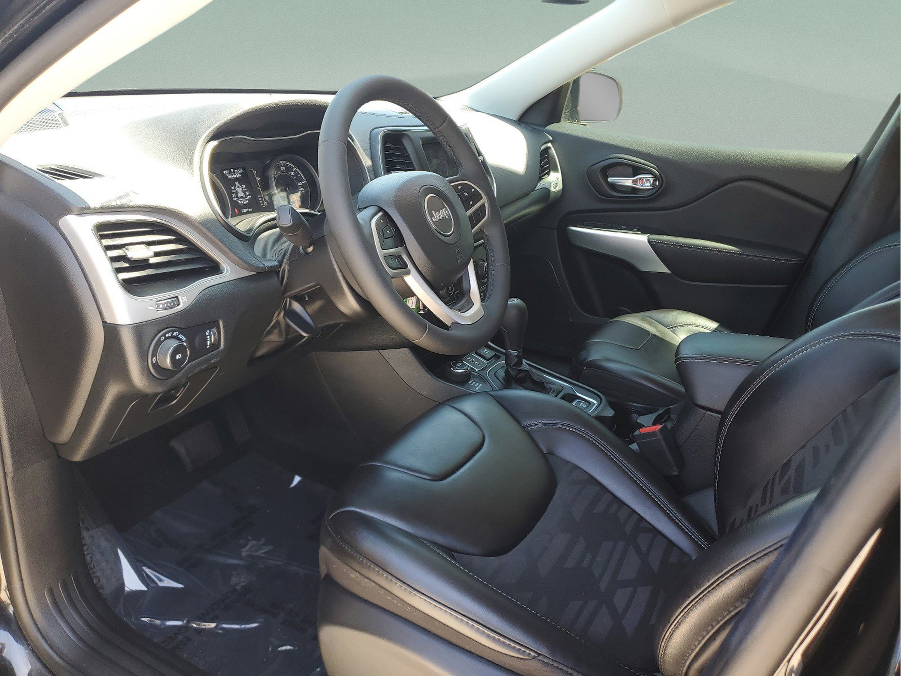 Certified 2022 Jeep Cherokee Latitude AWD/4WD image 15