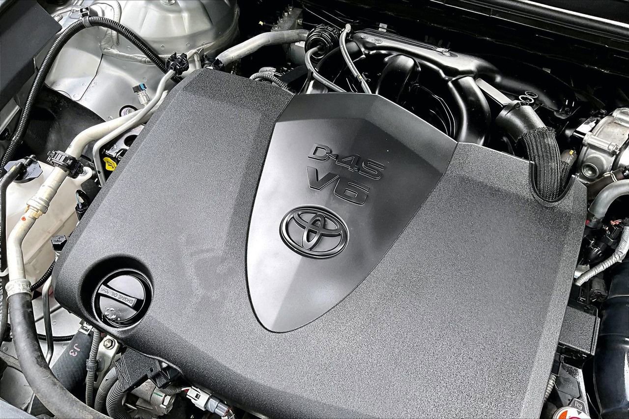 Used 2021 Toyota Avalon XLE w/ Moonroof Package FWD image 30