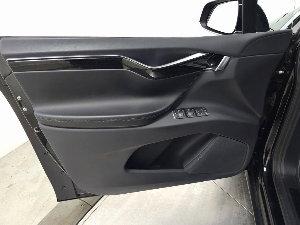 Used 2018 Tesla Model X 75D image 13