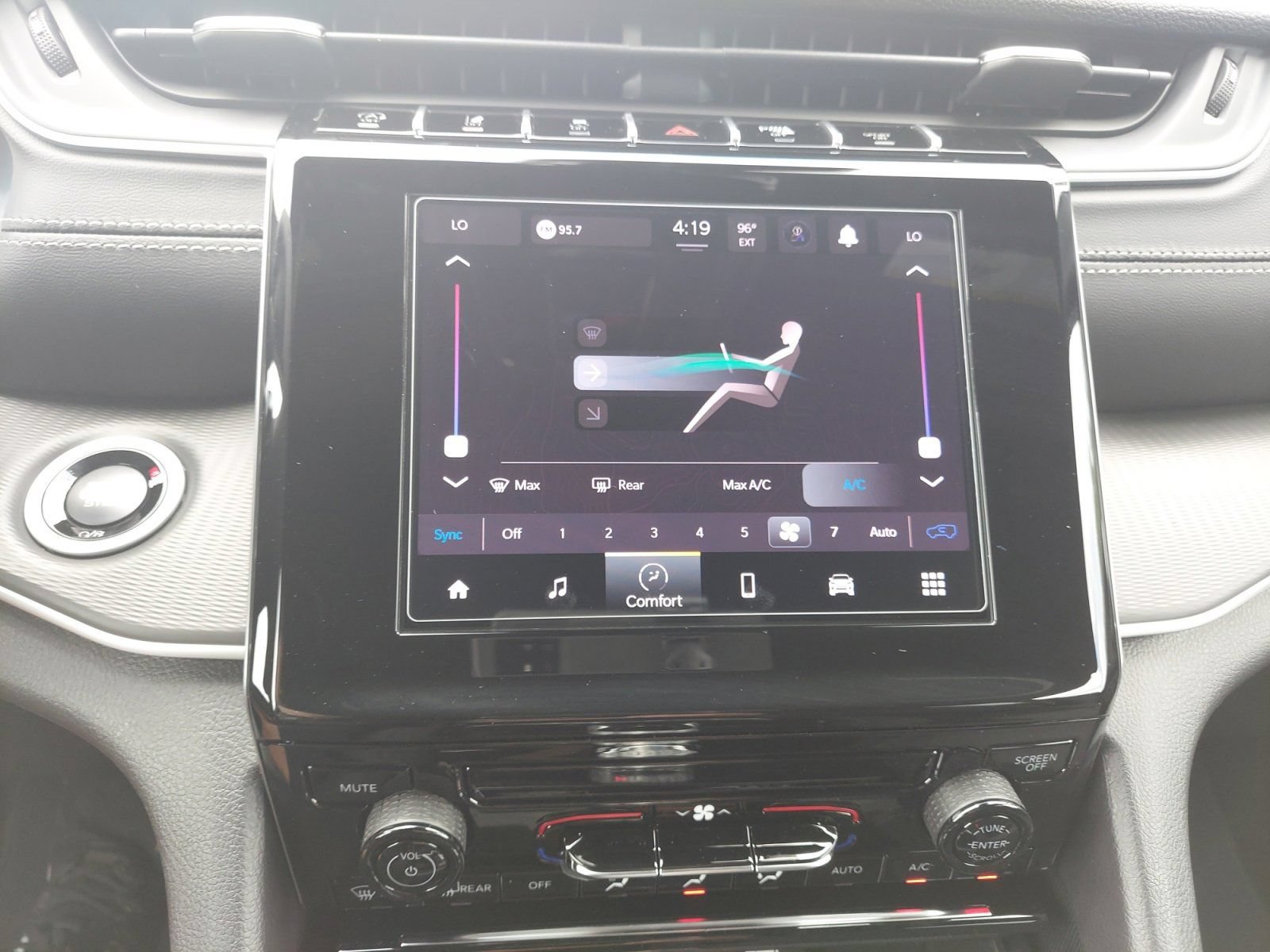 Certified 2026 Jeep Grand Cherokee Laredo AWD/4WD image 17