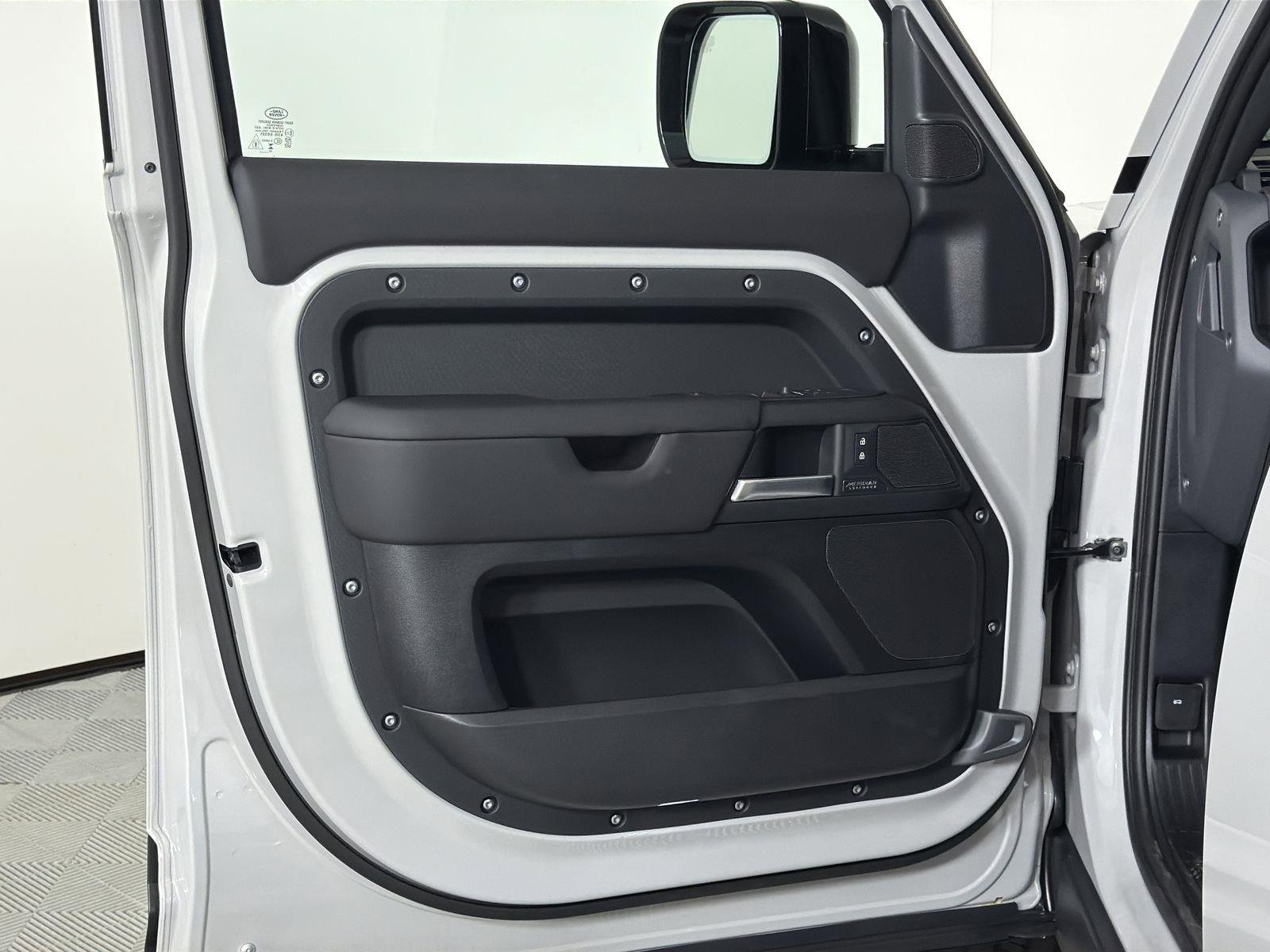 New 2026 Land Rover Defender 110 X-Dynamic SE image 20