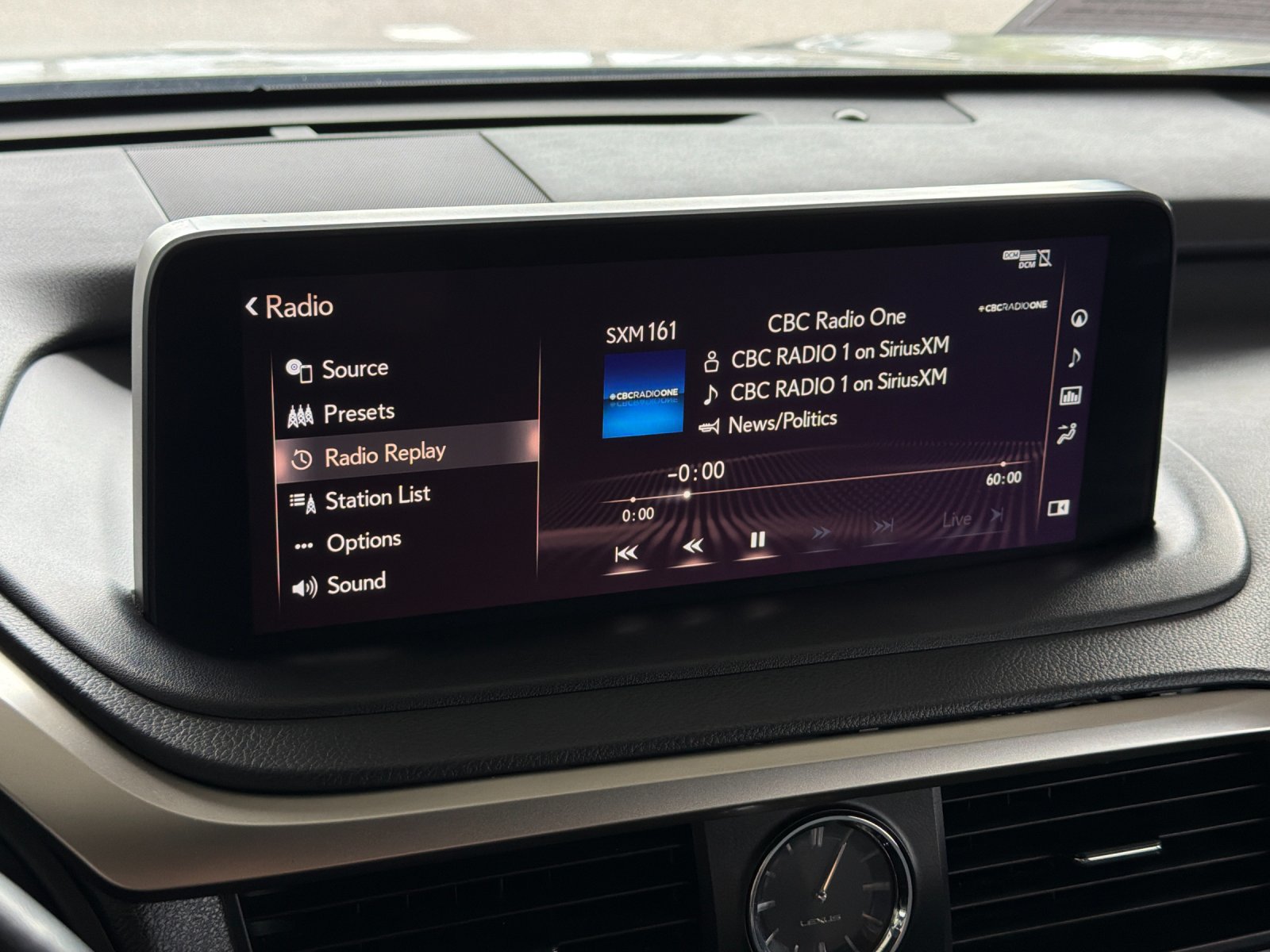 Used 2020 Lexus RX 450h F Sport w/ Cold Weather Package (CT) AWD/4WD image 17