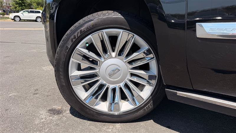 Used 2017 Cadillac Escalade Platinum AWD/4WD image 16