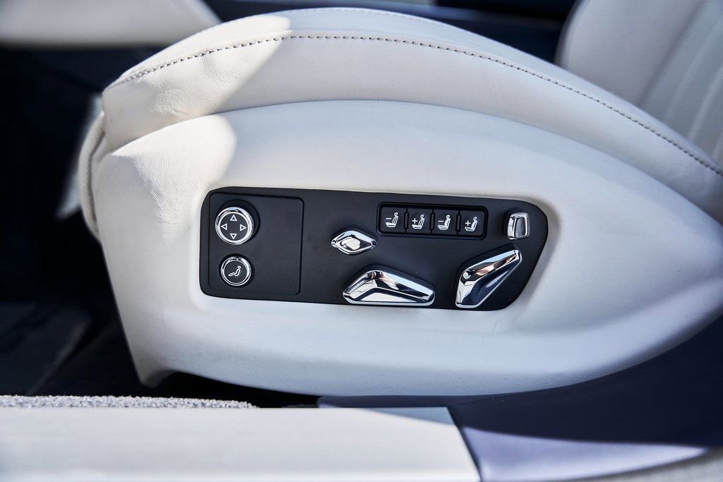 Used 2024 Bentley Flying Spur V8 image 34