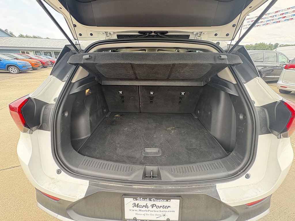 Used 2023 Buick Encore GX Preferred w/ Cold Weather Comfort Package FWD image 15